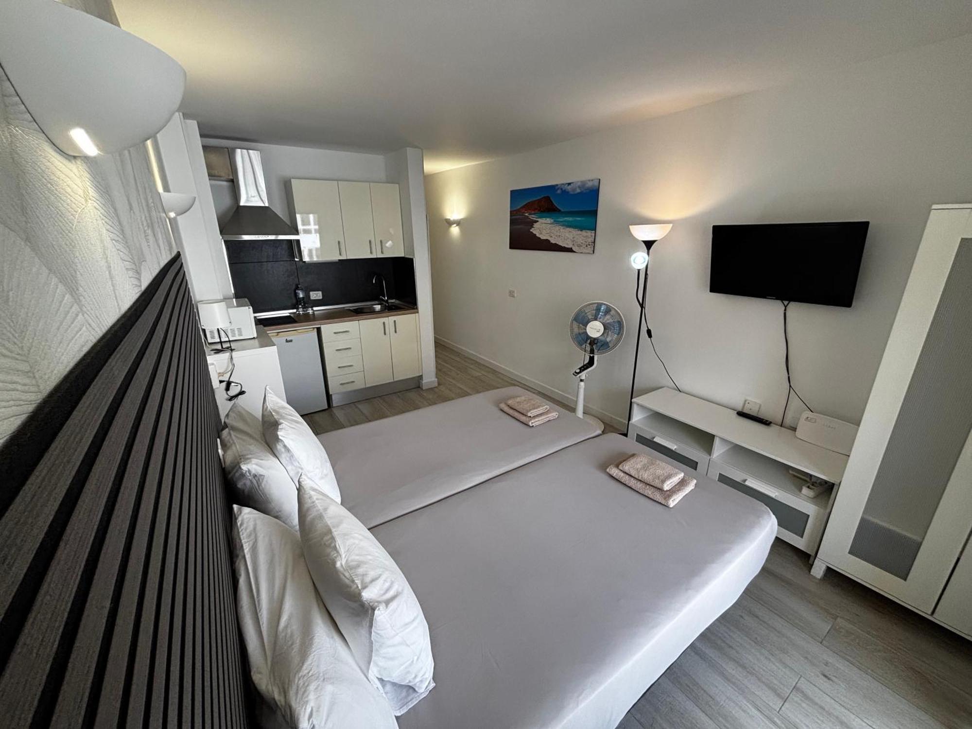 Cozy Studio In Los Cristianos Beach Free Wifi อาโรนา ภายนอก รูปภาพ